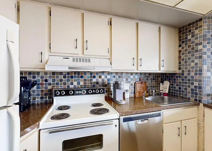 Ocean Views Pool Days & Family Fun Holiday home *